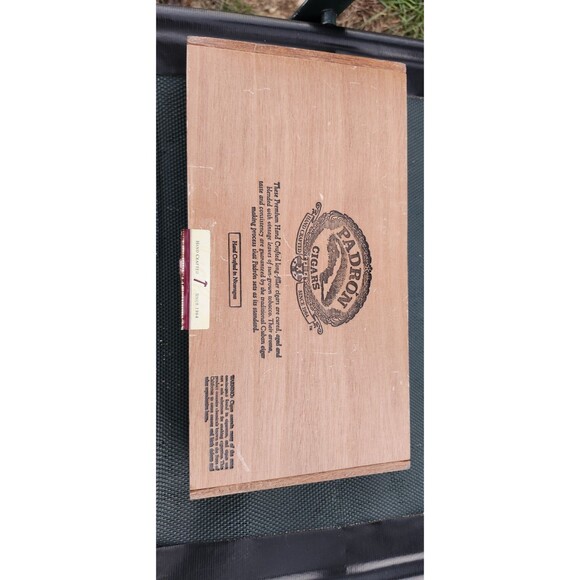 Padrón Series 5000 Cigar Box – Handcrafted Nicaraguan Cedar Wood Collectible - Picture 4 of 9